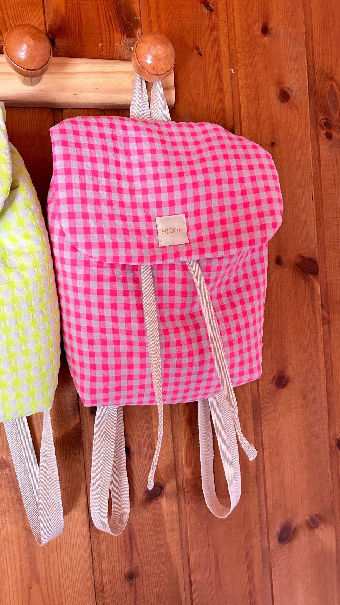 MOCHILA ROSA FLUOR